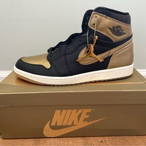 Nike Men's Black and Gold High-Top Sneakers
